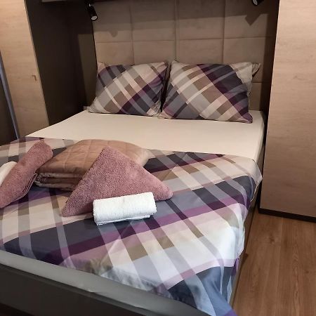 Mobile Home Agava บีโอกราดนาโมรู ภายนอก รูปภาพ